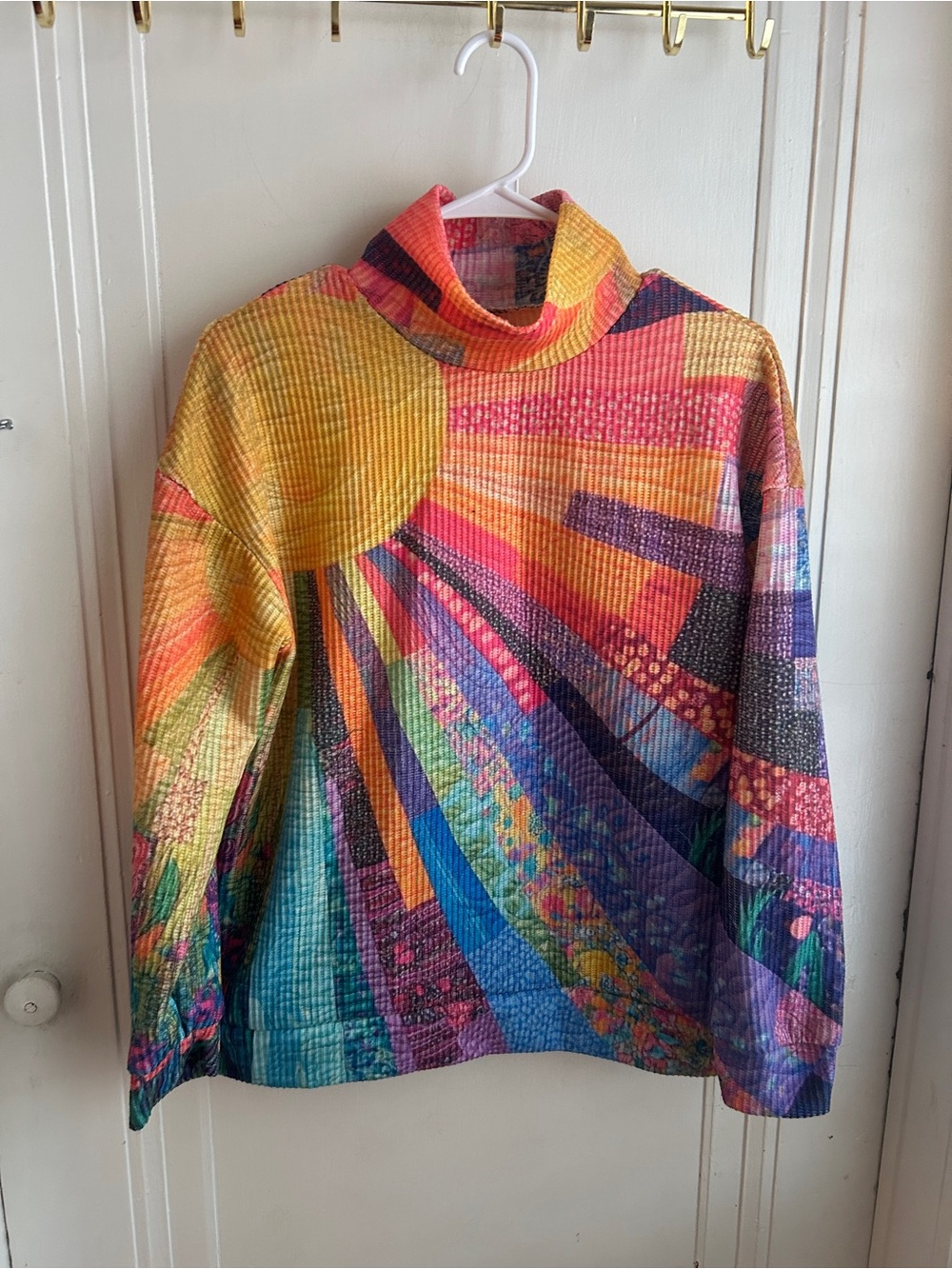 Colorful Sunburst Quilted Turtleneck Sweater - Multicolor